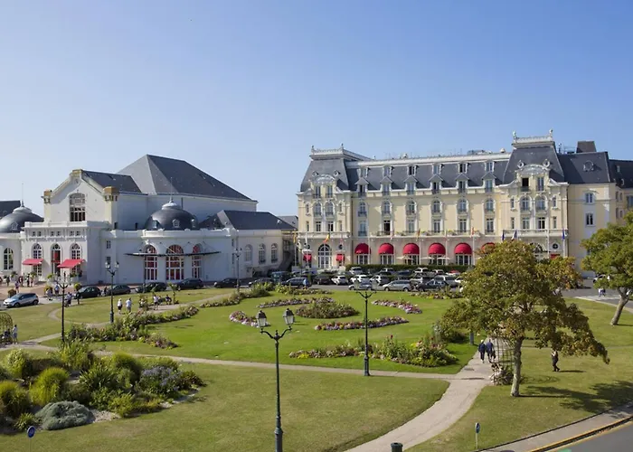 Daire A Avec Balcon Et Cuisine Equipee - Fr-1-788-57 Cabourg