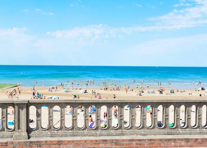 A Avec Balcon Et Cuisine Equipee - Fr-1-788-57 Cabourg