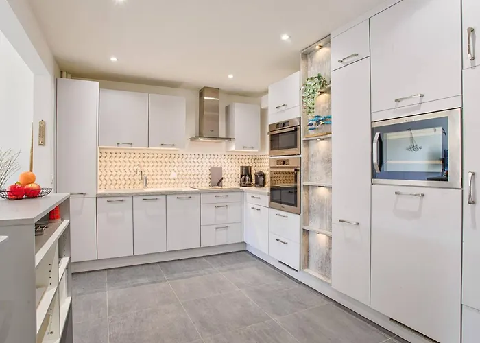 A Avec Balcon Et Cuisine Equipee - Fr-1-788-57