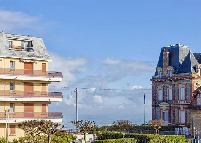 Daire A Avec Balcon Et Cuisine Equipee - Fr-1-788-57